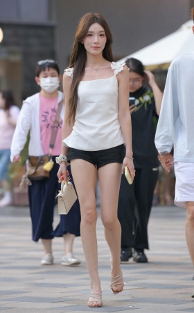 美腿热裤小妹 [24P]