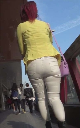 街拍肉肉的圆臀紧身裤美女 [979 MB]