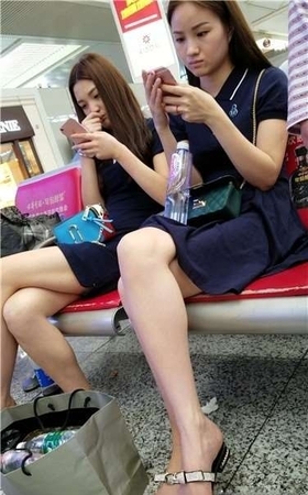 4k超清，漂亮的两姐妹，应该是双胞胎吧