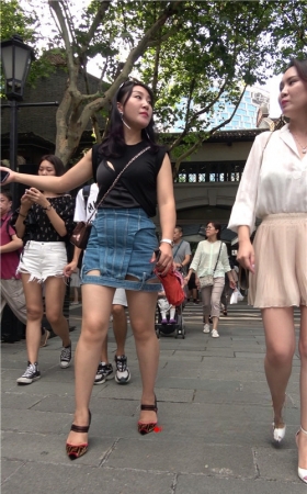 牛仔裙小姐姐