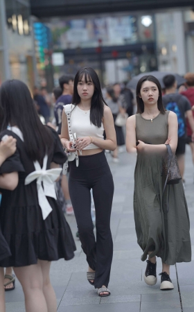 街拍黑色长裤妹纸 [26P]