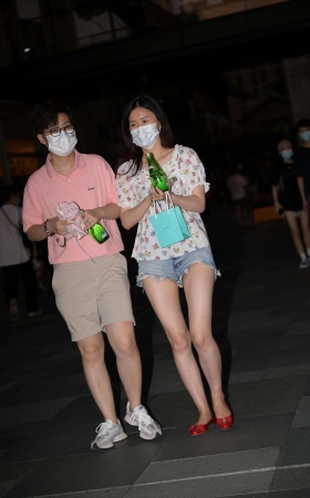 朴素的热裤女孩 【春光乍……】 [23P]