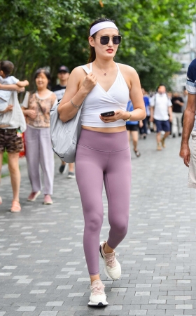 紫色瑜珈裤美妇 [20P]