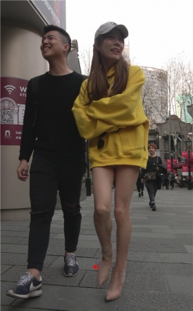 黄衣服小姐姐