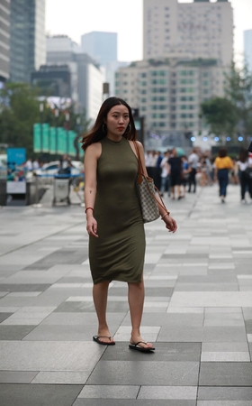 连衣包臀裙美女