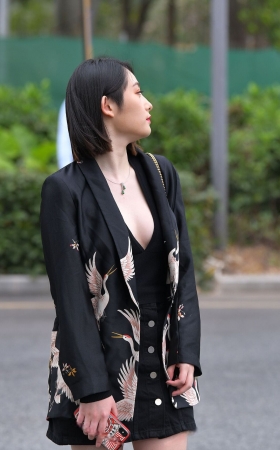性感深V小姐姐 [13P]