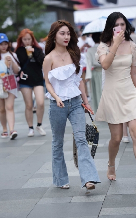 牛子裤美女 [14P]
