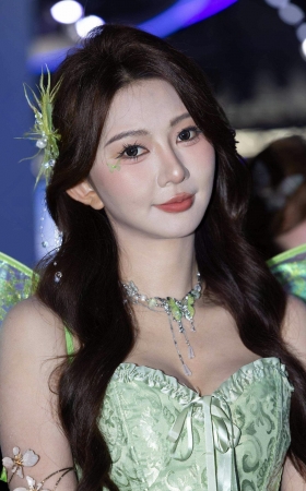 L1591 26CJ-TCL华星光电顶美女神小十七的美胸玉足(两天拍摄) 8P