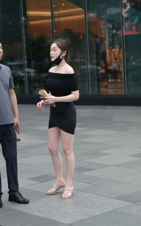 街拍白皙的包臀裙美眉 [25P]
