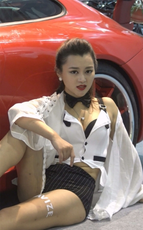 狂野性感车模