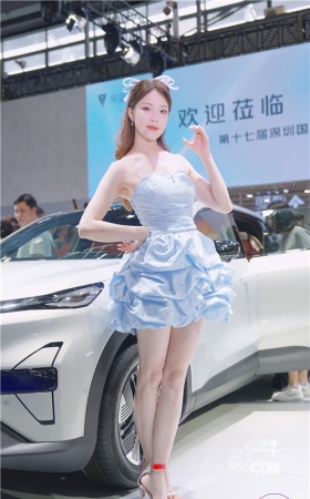 蓝裙小姐姐