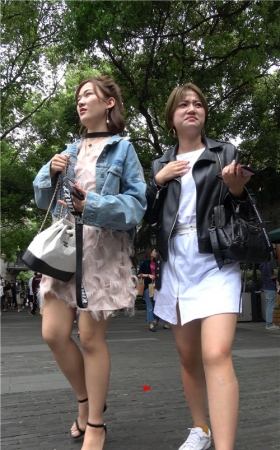 漂亮的粉裙小姐姐