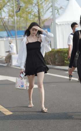 黑色吊带裙白皙小姐姐 [19P]