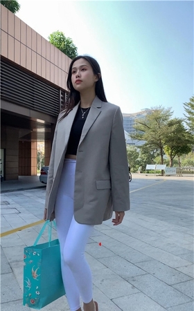 （视频）紧身白裤女孩