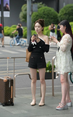 街拍小清新风白皙嫩腿小姐姐 [19P]