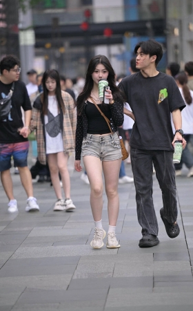 热裤女友 [16P]