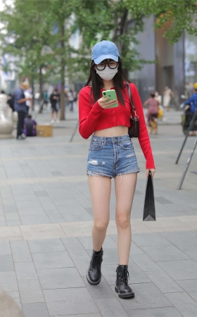 凯恩公爵街拍作品 – 热裤女孩
