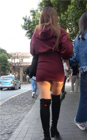 黑色高靴连体裙美女