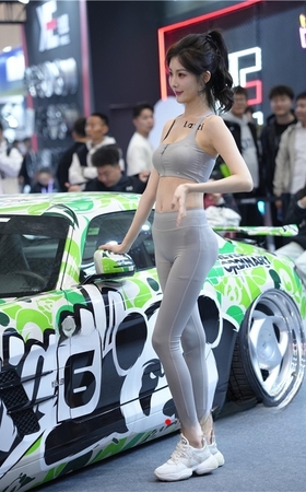 紧身衣车模美女【套图+视频】