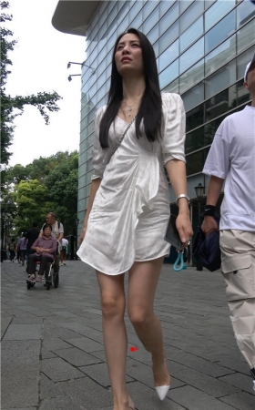 白色连衣裙小姐姐