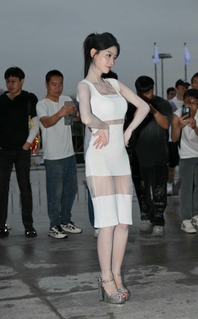 白裙马尾辫美女 [18P]