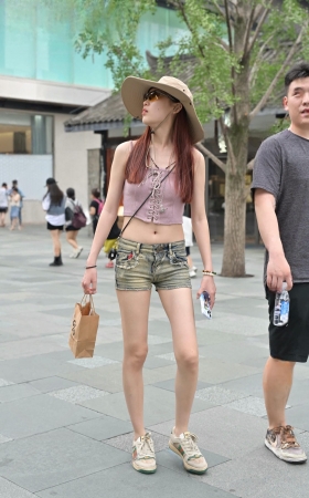 街拍小蛮腰热裤清凉美眉 [19P]