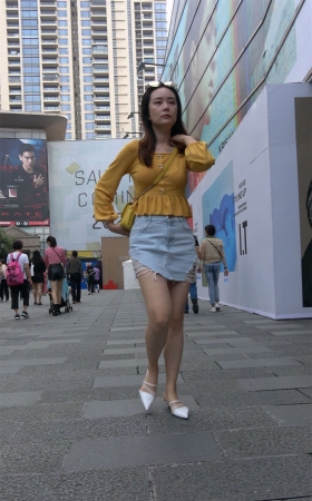 黄色衣服美女