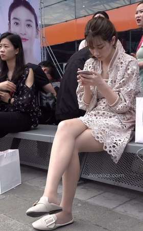 4K – 精致的脸庞，镂空裙肉丝美女 [2.22 GB/MP4]