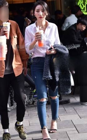 左手倒影赛帖：牛仔美臀性感美女 [12P]