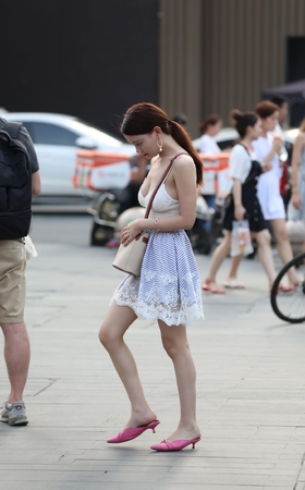 小姐姐侧面有点东西