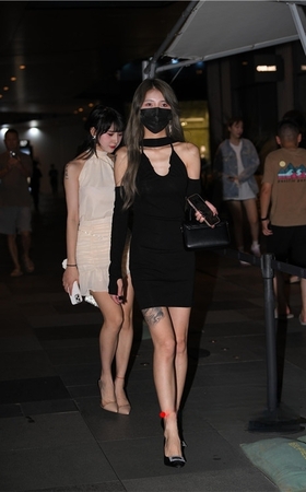 夜拍俩美女(94P)