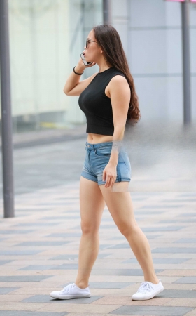 巨乳热裤 紧的有些过分 [17P]