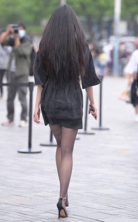 又遇黑丝美女 [12P]