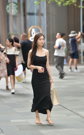 街拍黑色长裙，优雅轻熟美女 [20P]