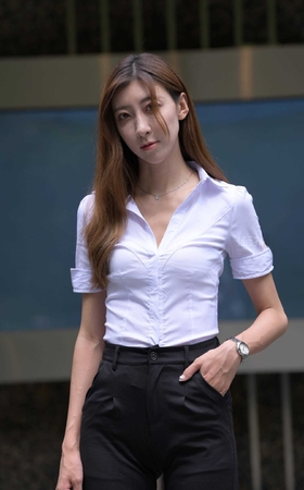 [一只麋鹿专区] 黑色西裤美女 [10P]