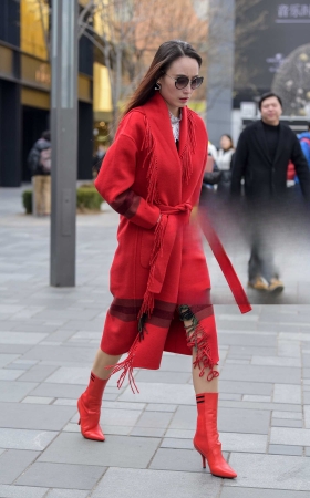 红艳似火的时尚气质女 [23P]