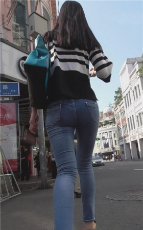 紧身牛仔裤妹子