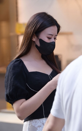 蕾丝包臀裙美女 [14P]