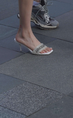 美腿又细又长 [23P]