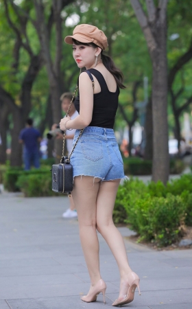 性感小月牙，热裤高跟小姐姐 [18P]