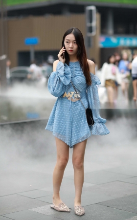 皮肤白净的乖巧小妹 [19P]