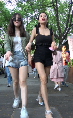 性感身材美腿女子