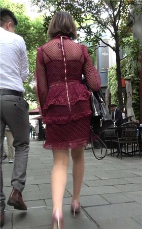 4K 性感身材街拍高跟红裙美女