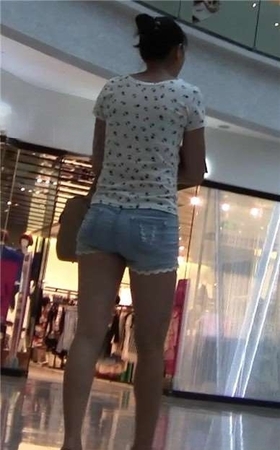 热裤美腿少妇逛超市 [1.83 GB]