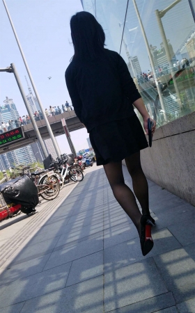 上海CBD中心遇见黑丝美女