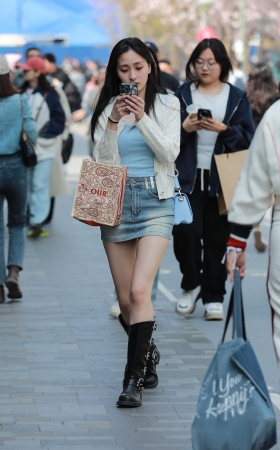 超短包臀裙美女 [28P]