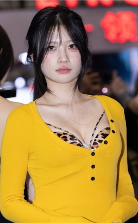 黄衣美女(169P)
