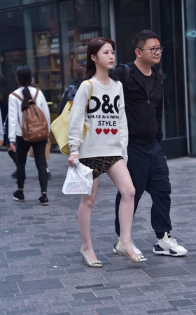 美腿高跟小女人