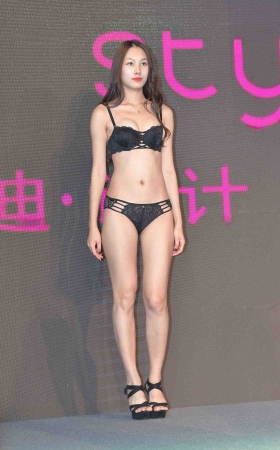 你会为她这套内衣点赞吗？ [25P]