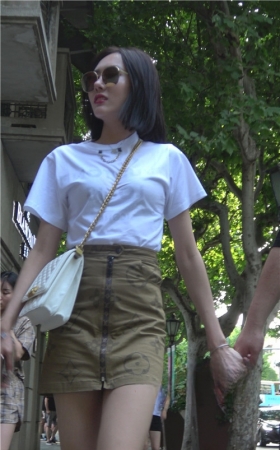 高腰裙墨镜气质小姐姐